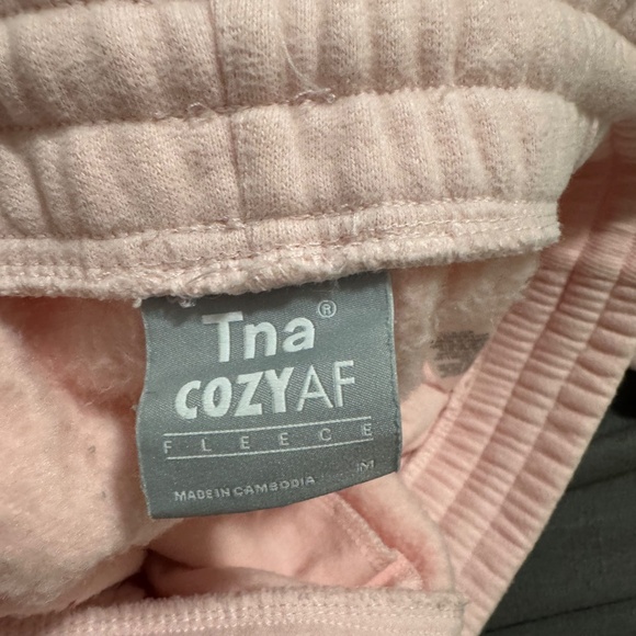 Tna COZYAF BOYFRIEND SWEATPANT- Pink - Picture 4 of 4